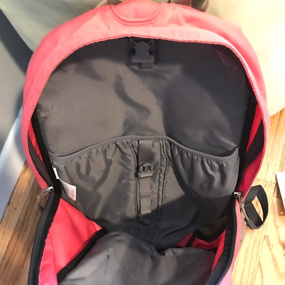🔆 Northface Backpack 🔆 - Picture 3 of 4